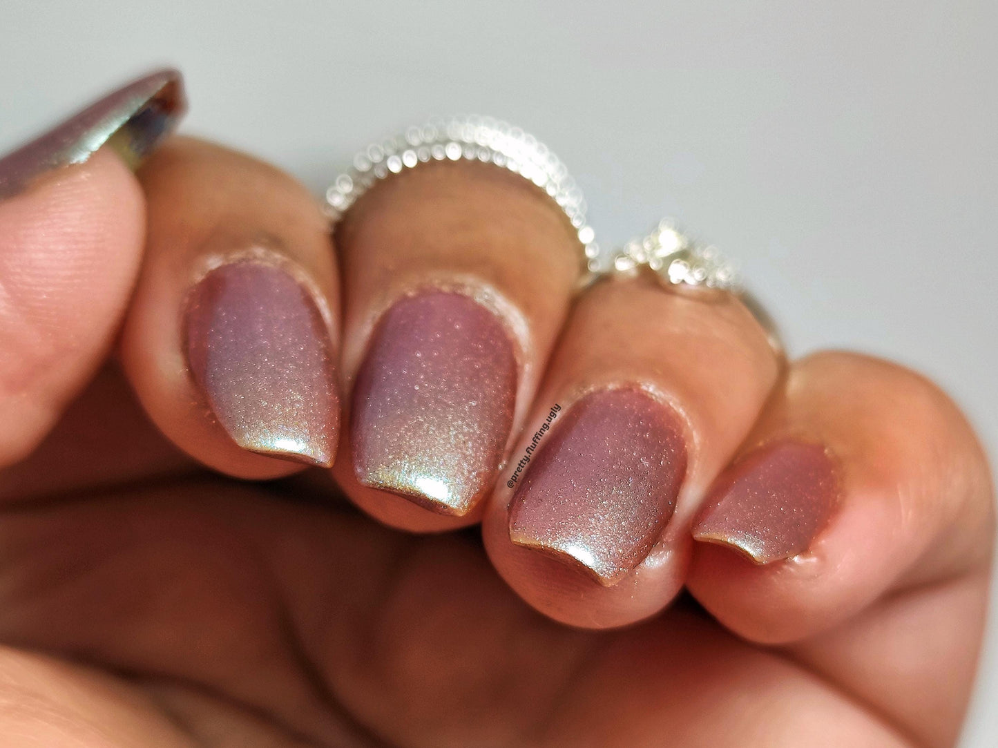 Macro shot of multichrome shift – Turn of the Fall purple green pink