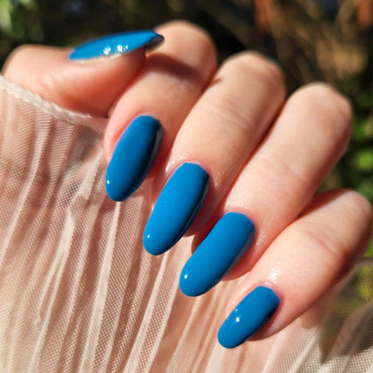 Glossy bright blue nail polish – long-lasting vegan formula, non toxic - DIY manicures