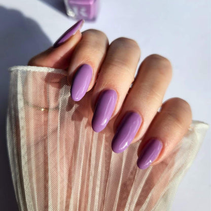 Dreamy lavender manicure – smooth, streak-free crème finish in 2 coats