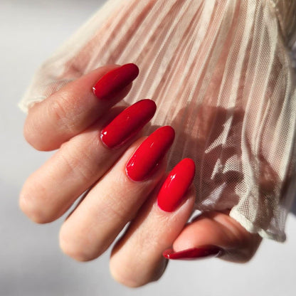 Juicy classic red manicure – quick-drying, chip-resistant, perfect for DIY nails