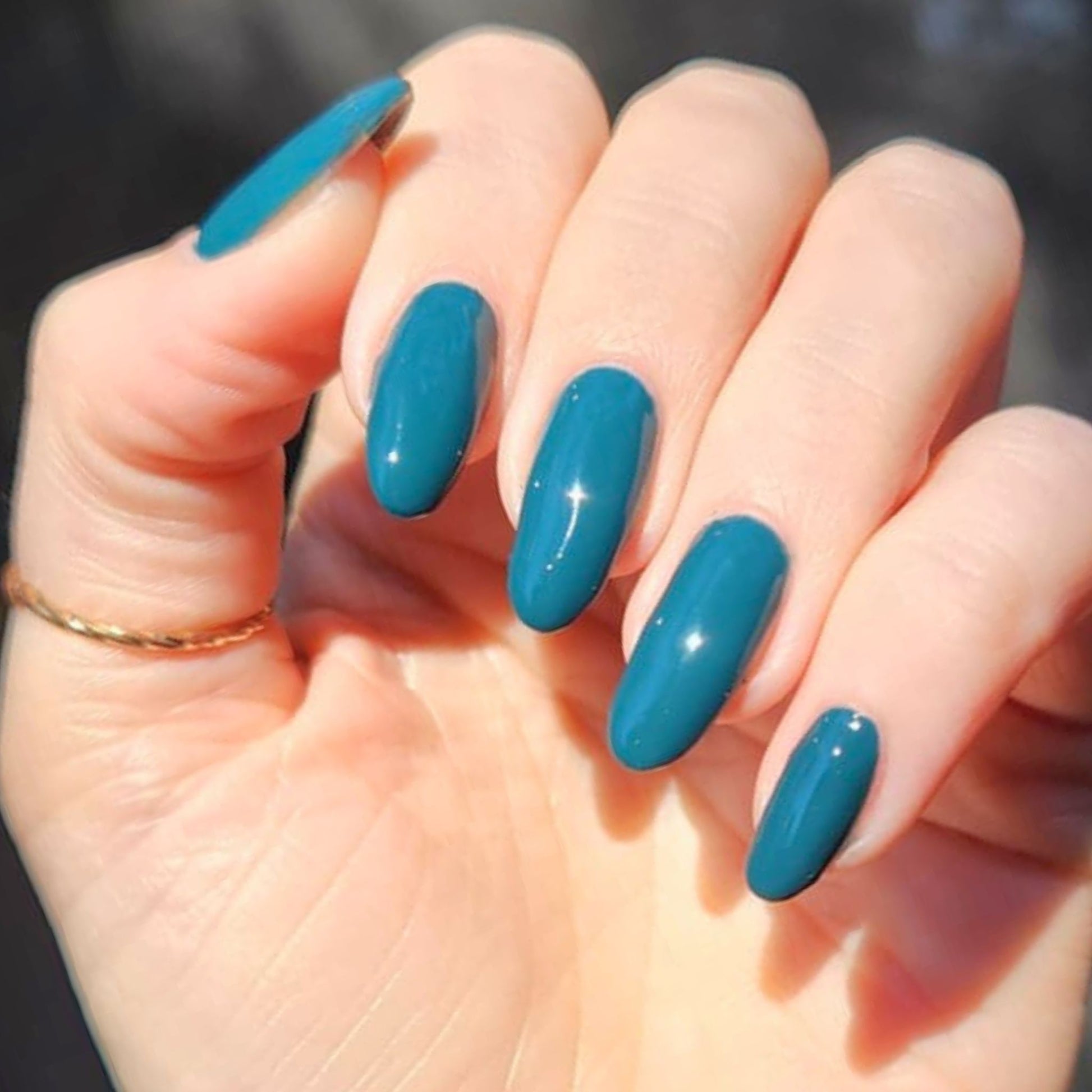 deep teal nail polish that dries quickly